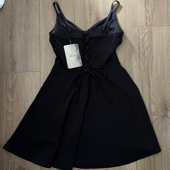 Lily Rose Dress - Picture 2 of 7